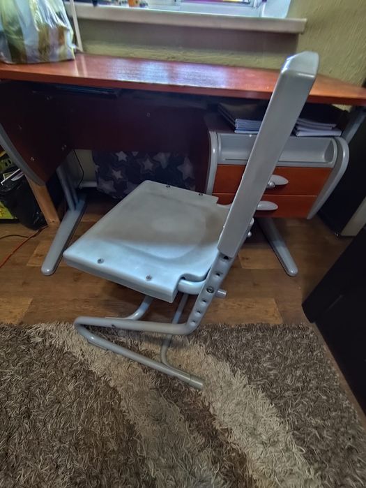 "Растущий " письменный стол и стул