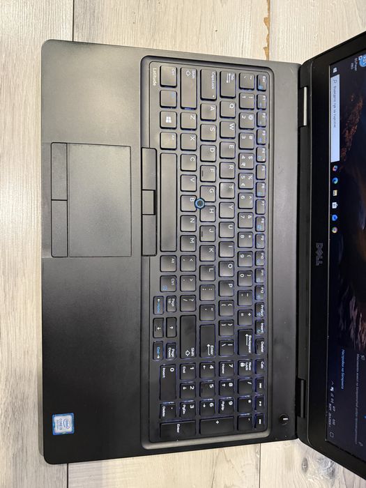 Dell Latitude 5590-i5 8250u/8гб/256гб м.2/Подсветка