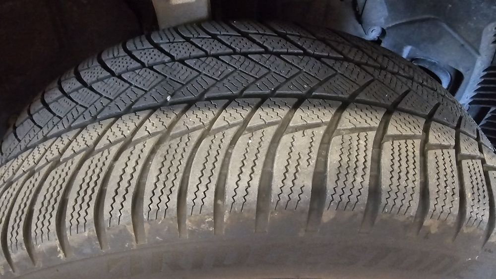 Jante BMW X5 G05 X6 G06 - 20" + anvelope iarna Bridgestone 275 45 20