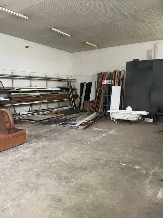 Sectie PVC de inchiriat. 98mp+ curte 105 mp.