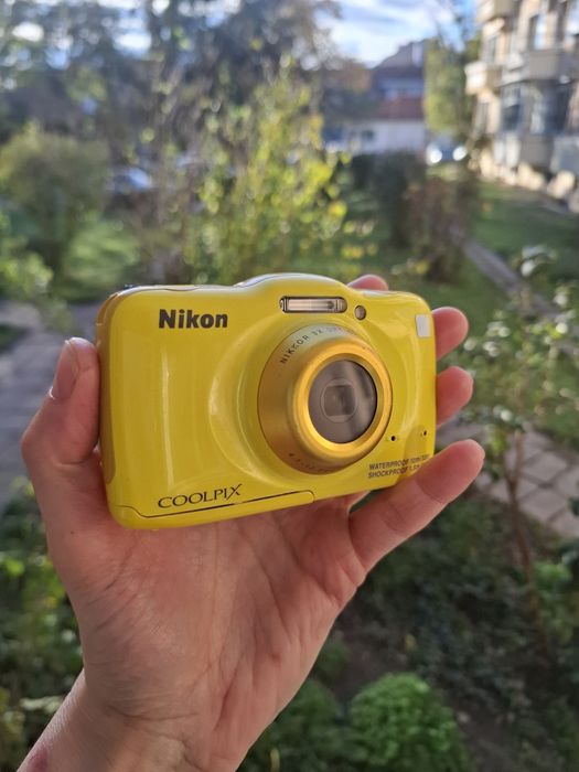 Компактен дигитален фотоапарат Nikon Coolpix S32, водо и удароустойчив