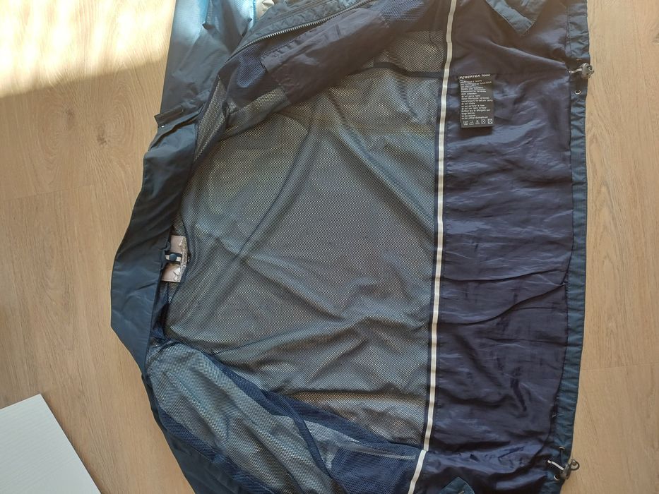 Pantaloni și geaca de munte The  North Face și  Salewa