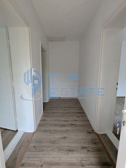 Двуетажна тухлена къща разположена в село Стамболово, община Павликен