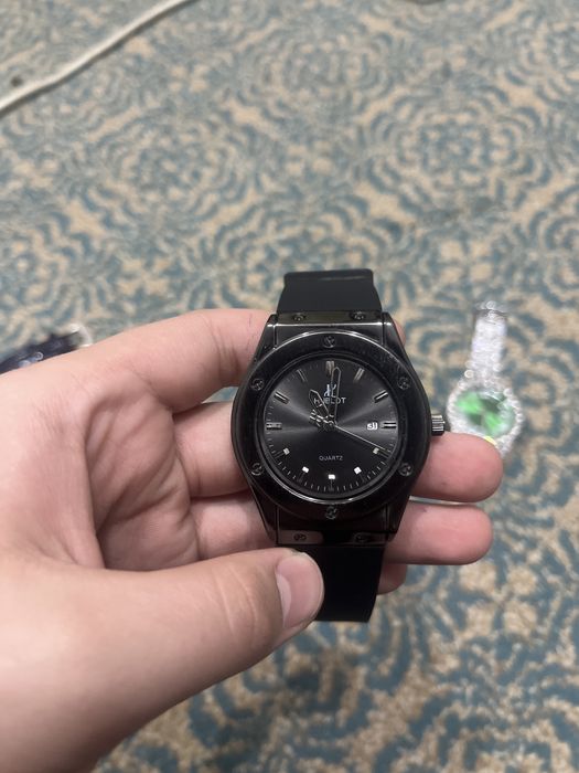 часы,хорошие кварцевые