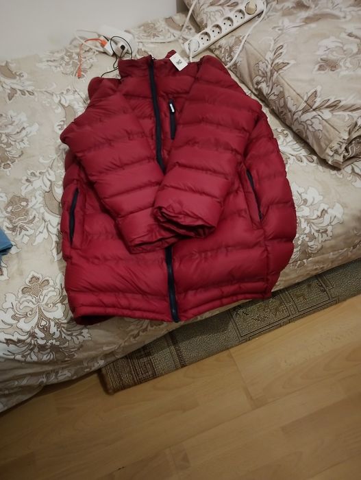Vând geaca mărimea L se potrivește și la un xl
