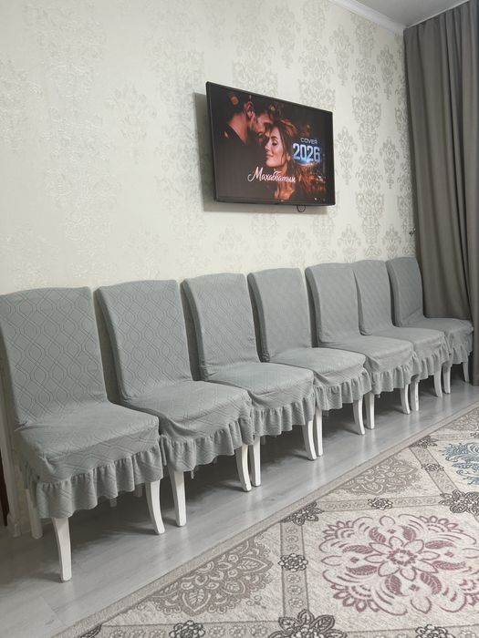 Продам стулья с чехлом