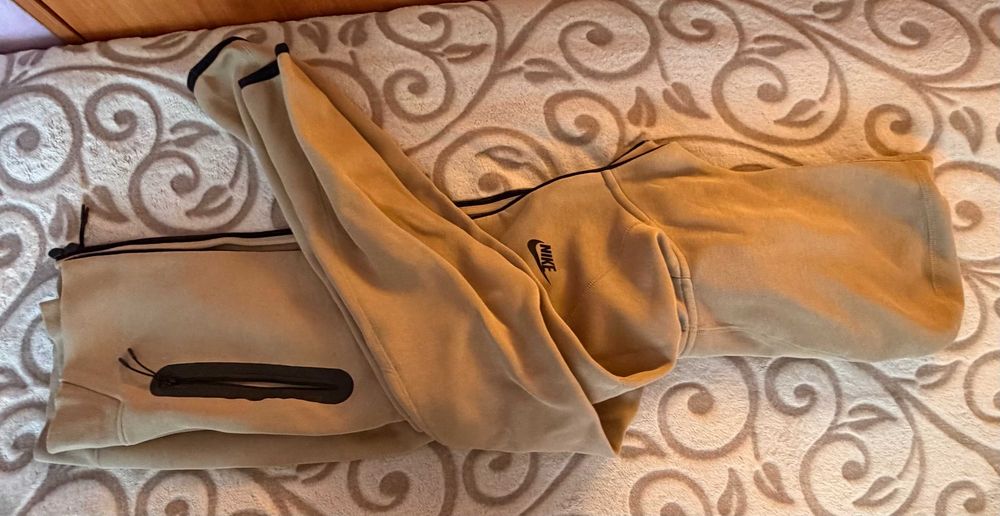 Nike Tech Fleece Full-Zip Hoodie – бежов, оригинален