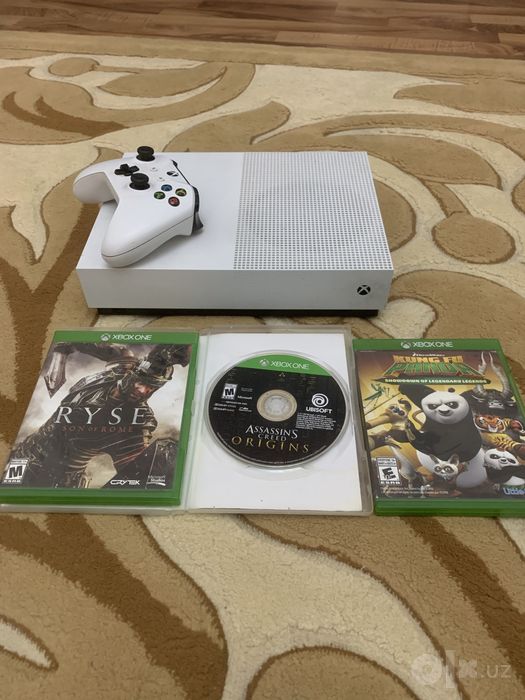 Xbox one S 1tb hotira+30 ta uyin+3 ta disk binus