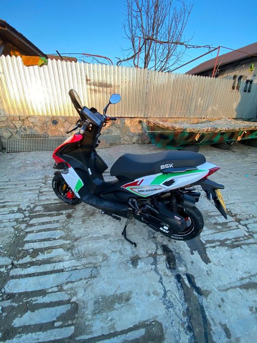 Vând scuter fără permis ca nou 50cc 2026