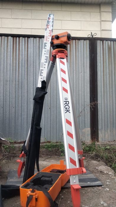 Нивелир оптический в комплекте