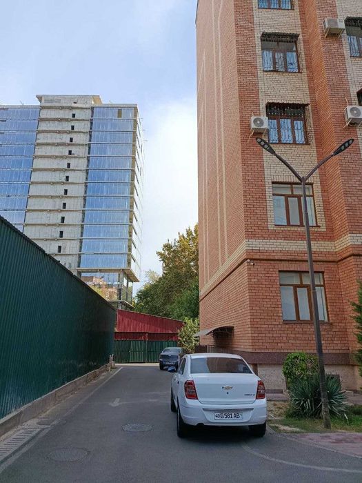 Ц квартал Чиланзар ул.Мехр и Катартал туйхона "Окшам"дуплекс  331 кв.м