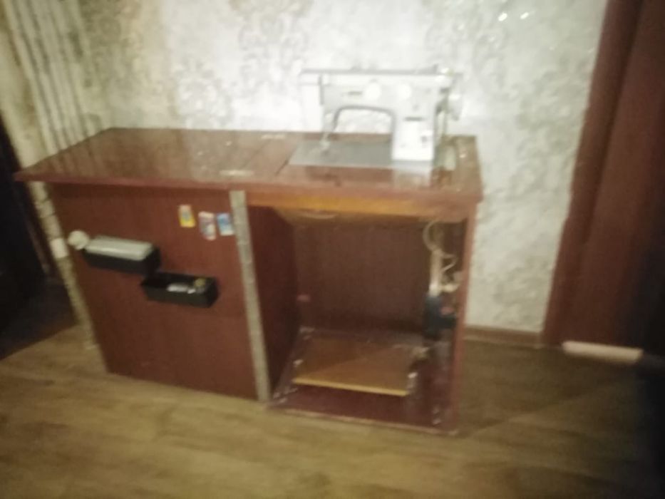 Продам швейную машину