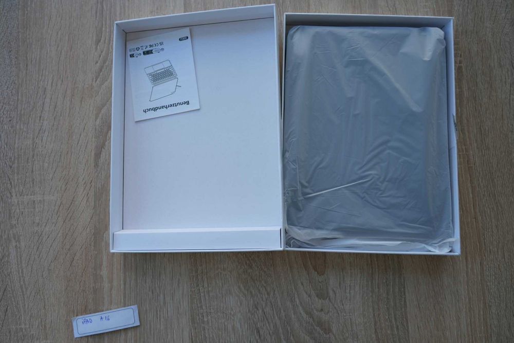 Husă cu tastatură și touchpad pentru iPad Gen 10 / A16 Gen 11 – Vobafe