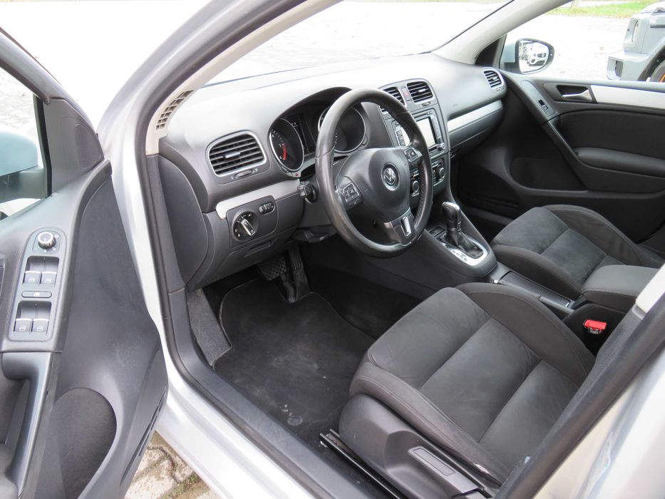 Volkswagen Golf 6 1.6Tdi DSG Navi регистриран