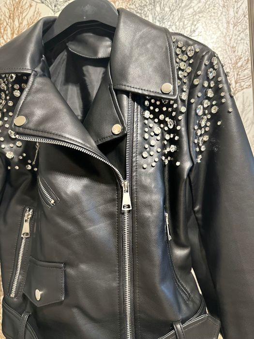 Дамско кожено яке с камъни ново намалено