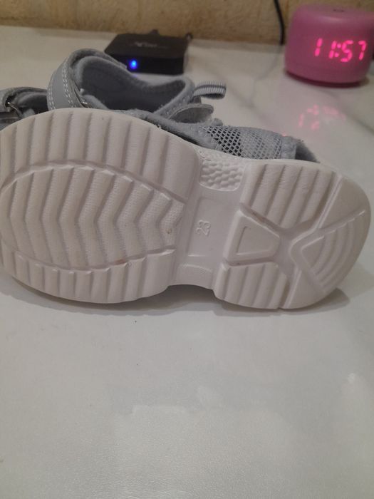 Продам сандалии 23р 2000тг