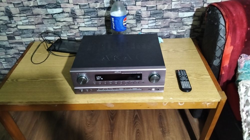 Vând sau schimb statia Akai+ bassul alui original