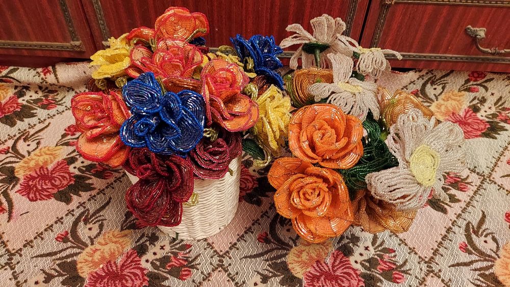 Бисер цветы разные