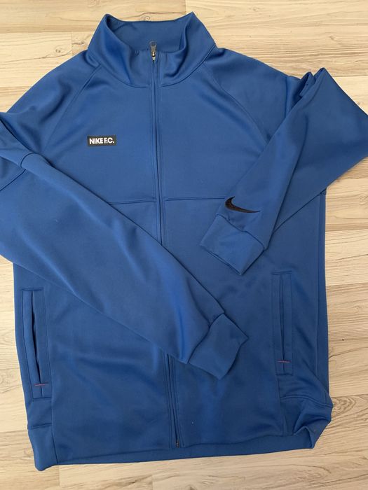 Продавам екип Найк