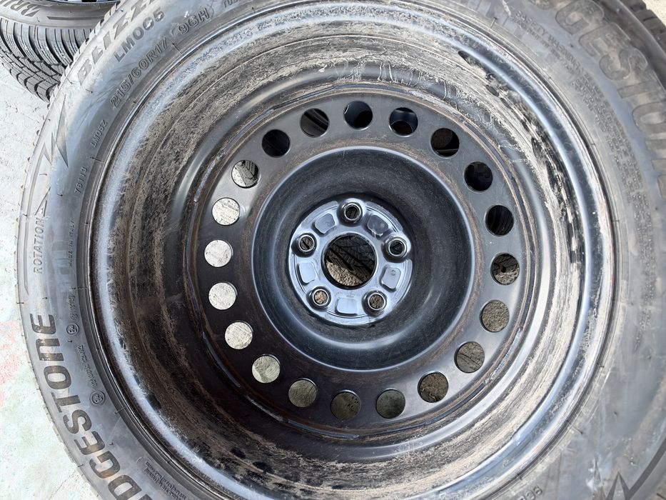 4бр. ПОЧТИ НОВИ Зимни Гуми 215/60R/17 -BRIDGESTONE/DOT:2324- С 17” Железни Джанти 5х114.3 за -TOYOTA/LEXUS/SUZUKI- 6.5Jx17H2, ET35