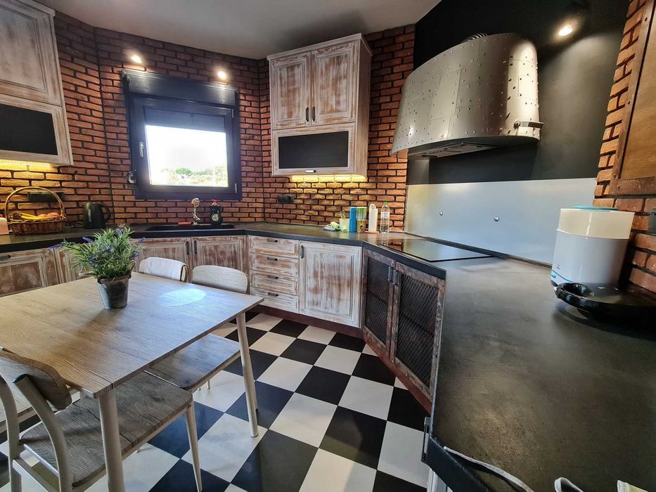 ПРОДАВА се самостоятелна къща 360 кв.м в Nea Peramos, Кавала код 4103