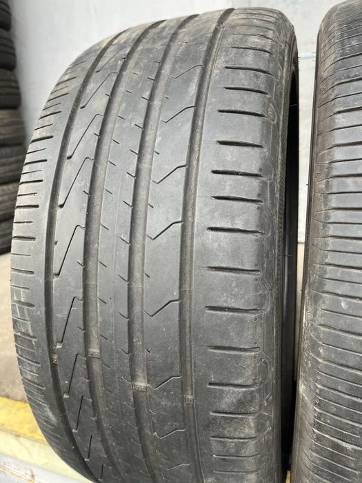 2 бр. летни гуми 235/45/18 Hankook DOT 2918 4 mm
