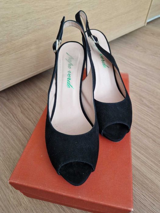 Велурени обувки с ток 38.5 номер