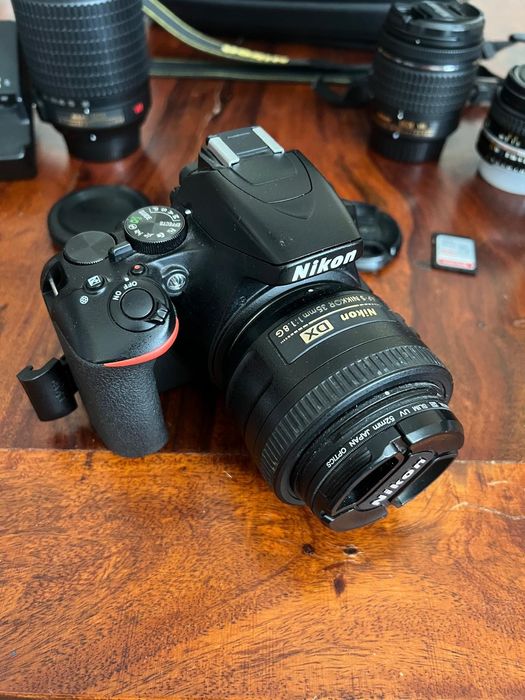 Vând Nikon D3500 Kit Complet ( 4 obiective)