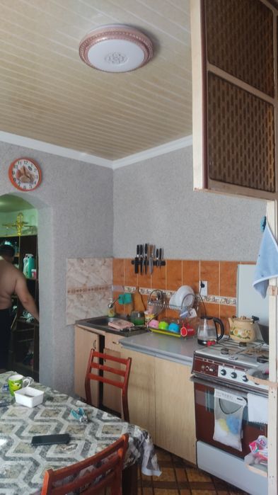 Дом в центре города 4 комнаты с мебелью и бытовой техникой