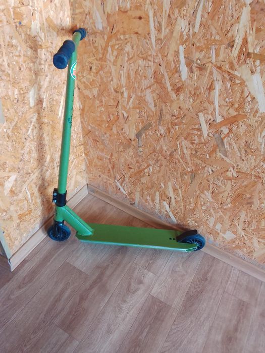 Трюковой самокат 7000 тенге.