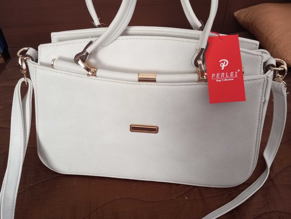 Бяла дамска чанта - чисто нова