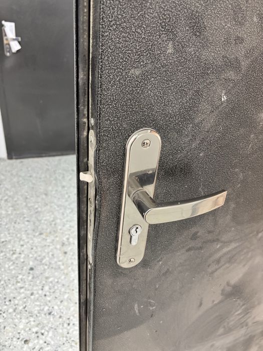 Входная металлическая дверь