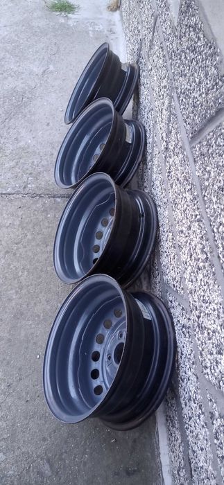 Продавам 15-цолови железни джанти