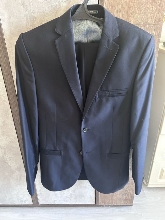 Мужской костюм в отличном состоянии