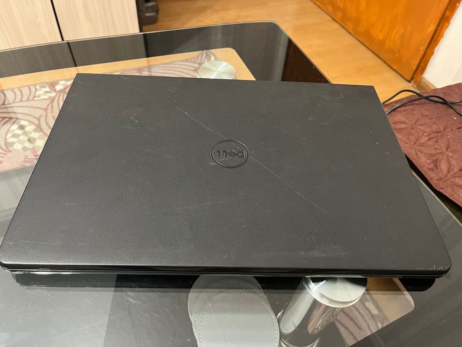 Лаптоп Dell  windows 10