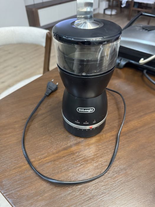 Кофемолка Delonghi