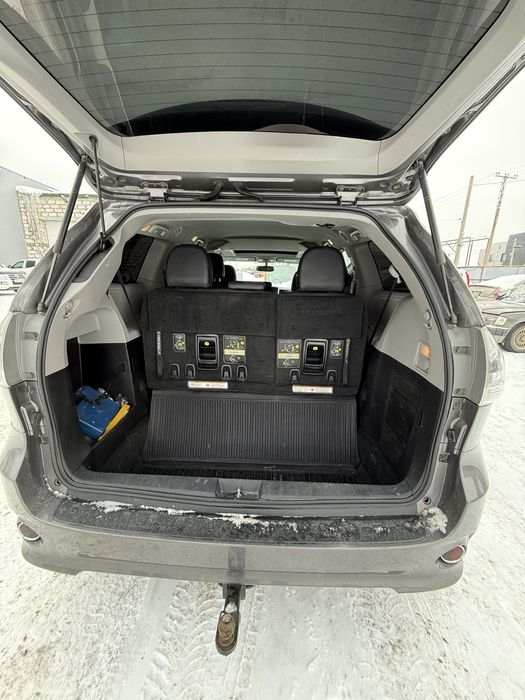 Toyota Sienna SE 2017 гв.