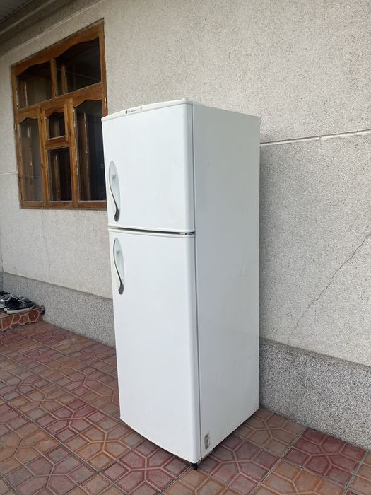 Холодильник LG.