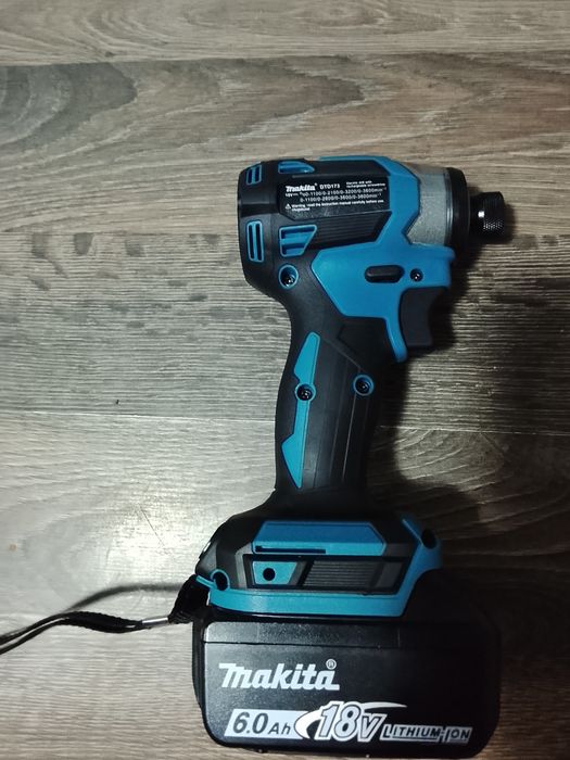 Autofiletanta Makita DTD173 cu baterie de 6A NOU
