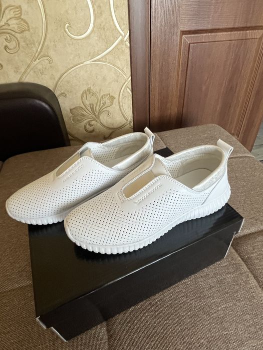 Продам женскую обувь