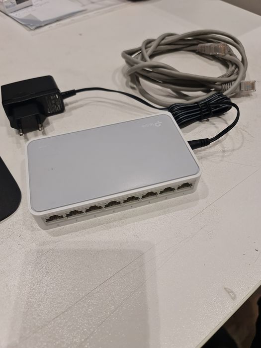 Коммутатор 8 портов.