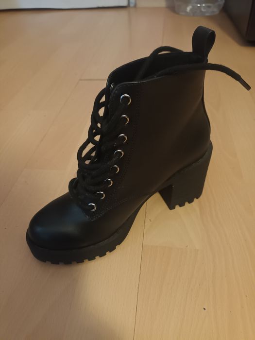 Дамски боти H&M нови