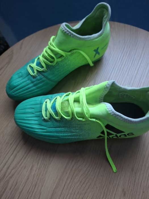 Vând ghete de fotbal