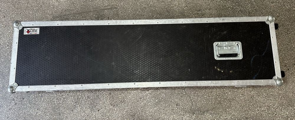 Vand Flight case /hardcase pentru clapa / orga cu suport pentru pedala