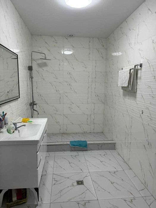 Lemonariyada 2 sotox 3 etaj kotej sotiladi