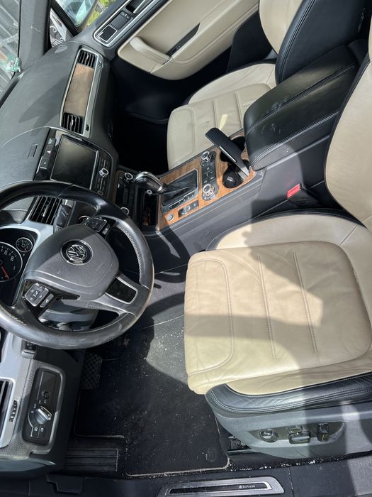 Dezmembrez Touareg 7p 2011+