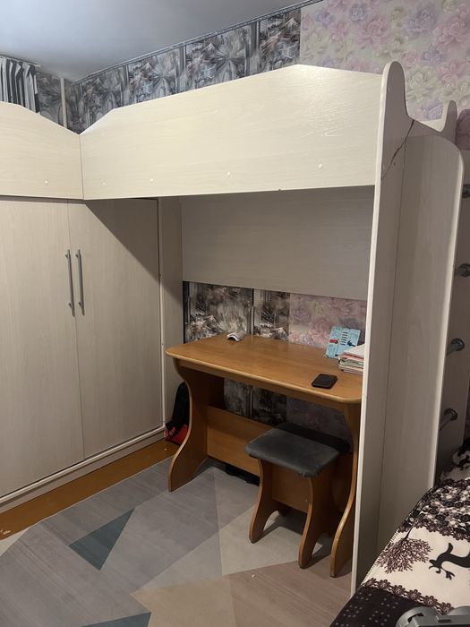 Продам двухярустную кровать со шкафом