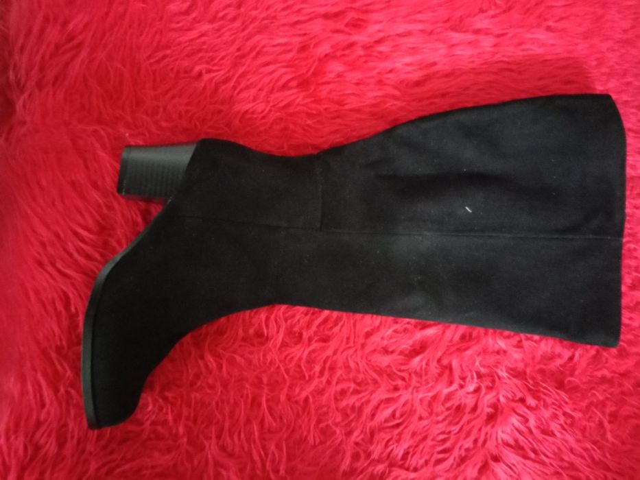 Дамски  ботуши велурени размер 38  черни