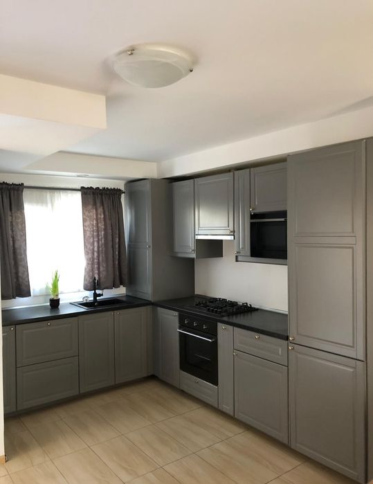 Direct proprietar | Vilă P+1+M în Cosmopolis | 4 camere, 3 băi, curte și 2 parcări