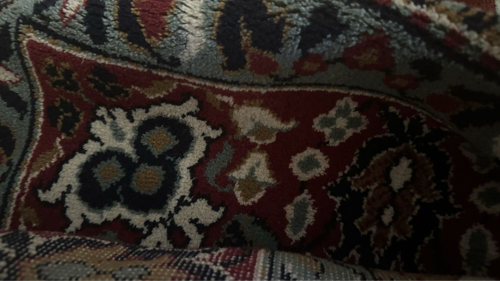 Старинный большой ковер